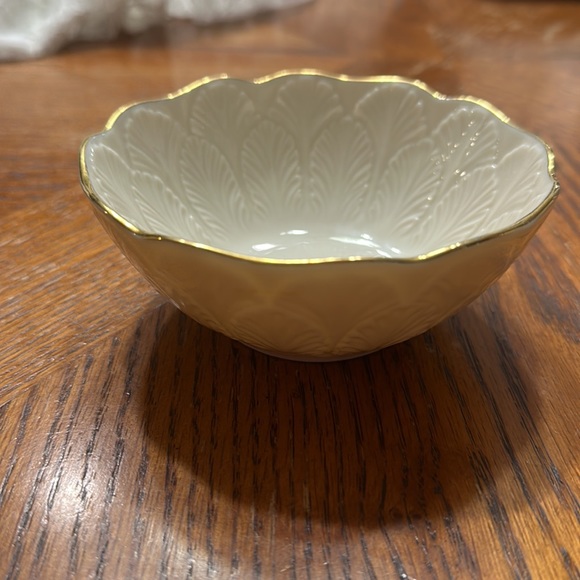 Lenox 4.5” gold rimmed trinket bowl - Picture 2 of 3